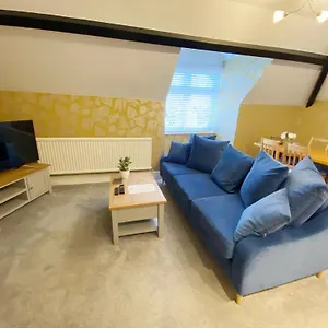 Apartment April The Hut - 1bed Near The Beach-parking-couples-friends-professionals-contractors, Bournemouth